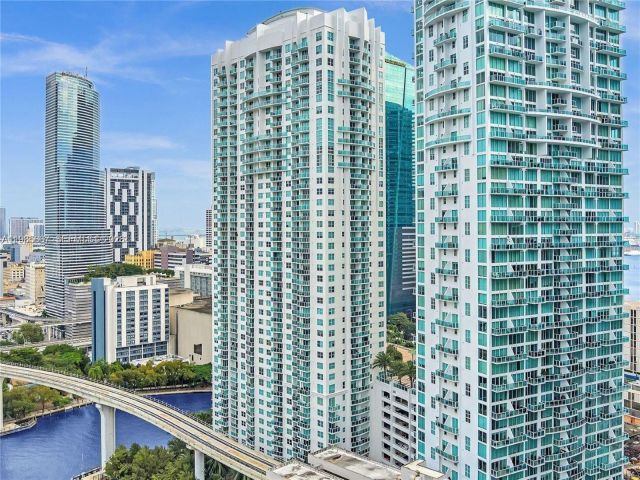 2-bedroom condo for rent in Miami - 31 SE 5th St 1110 - MondialRealty
