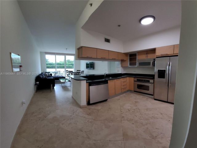 2-bedroom condo for rent in Miami - 31 SE 5th St 1110 - MondialRealty