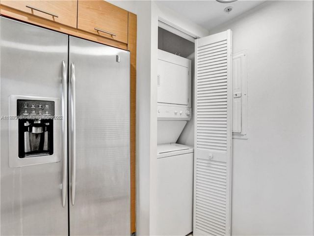 2-bedroom condo for rent in Miami - 31 SE 5th St 1110 - MondialRealty