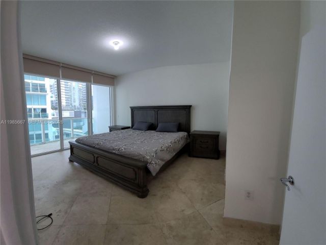 2-bedroom condo for rent in Miami - 31 SE 5th St 1110 - MondialRealty