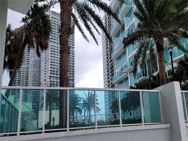 2-bedroom condo for rent in Miami - 31 SE 5th St 1110 - MondialRealty