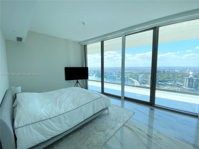 Apartment for rent  Unit #5105 - photo 7530443