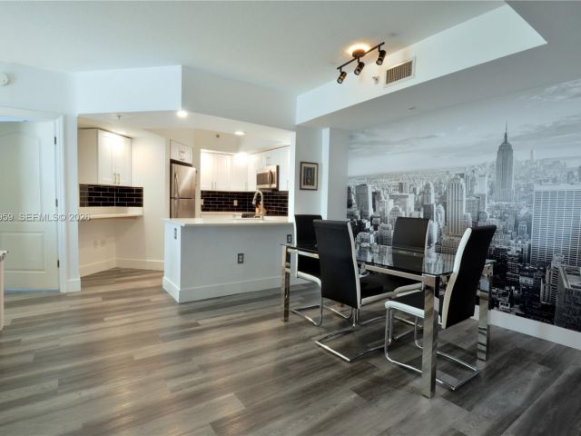 Apartment for rent  Unit #602 - photo 7528132