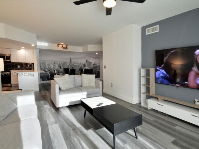 Apartment for rent  Unit #602 - photo 7528138