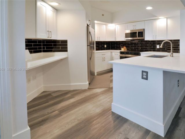 Apartment for rent  Unit #602 - photo 7528140