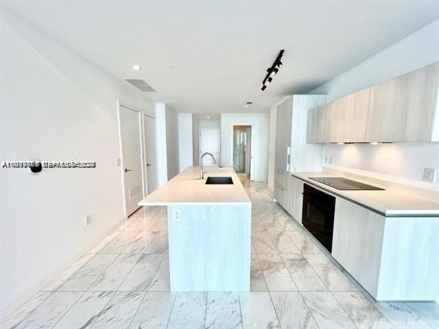 Apartment for rent  Unit #902 - photo 7530320