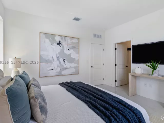 3-bedroom home for sale in Homestead - 13341 SW 265th Terr - MondialRealty