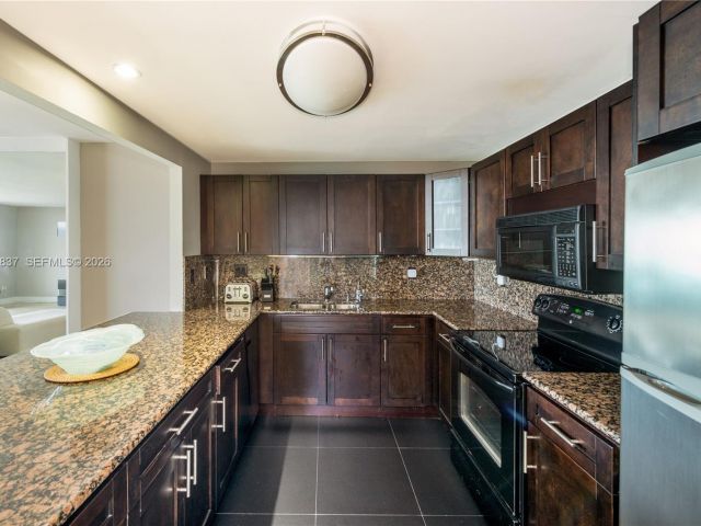 Apartment for sale  Unit #1009 - photo 7529196