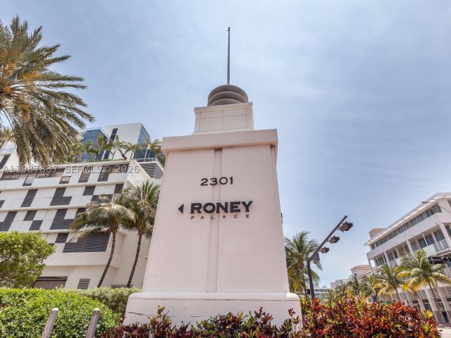 2-bedroom condo for sale in Miami Beach - 2301 Collins Ave 1009 - MondialRealty