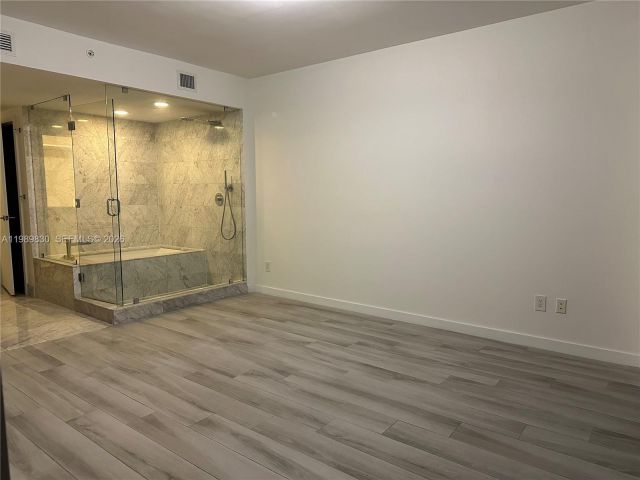 Apartment for rent  Unit #1703 - photo 7530279