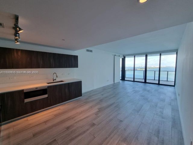 Apartment for rent  Unit #1703 - photo 7530289