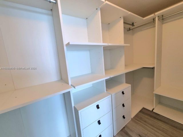 Apartment for rent  Unit #1703 - photo 7530293