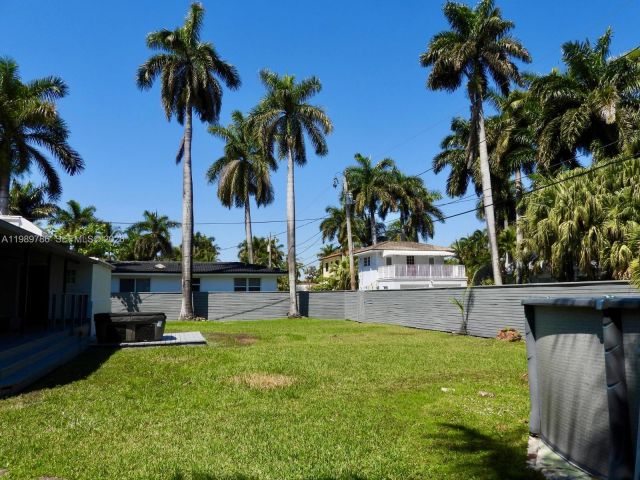 Home for sale at 715 Hollywood Blvd - photo 7534665