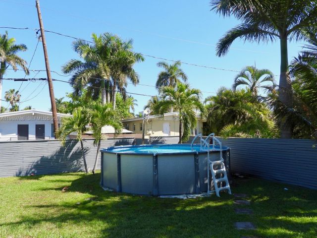 Home for sale at 715 Hollywood Blvd - photo 7534668