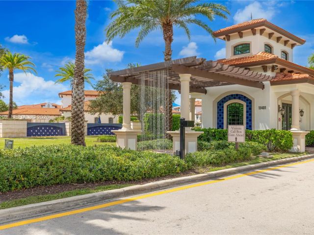 Home for rent at 11524 SW 16th St - photo 7528801