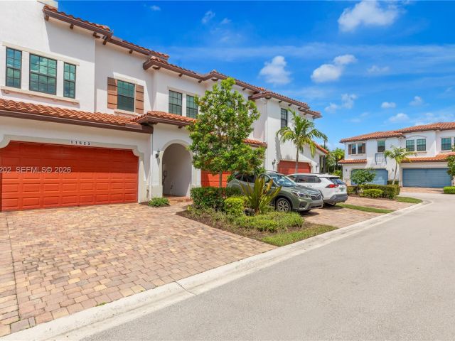 Home for rent at 11524 SW 16th St - photo 7528805