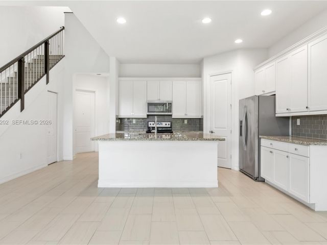 Home for rent at 11524 SW 16th St - photo 7528814