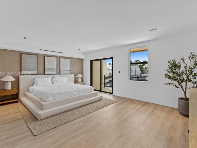 Home for rent at 3786 NE 167th St 49 - photo 7529163