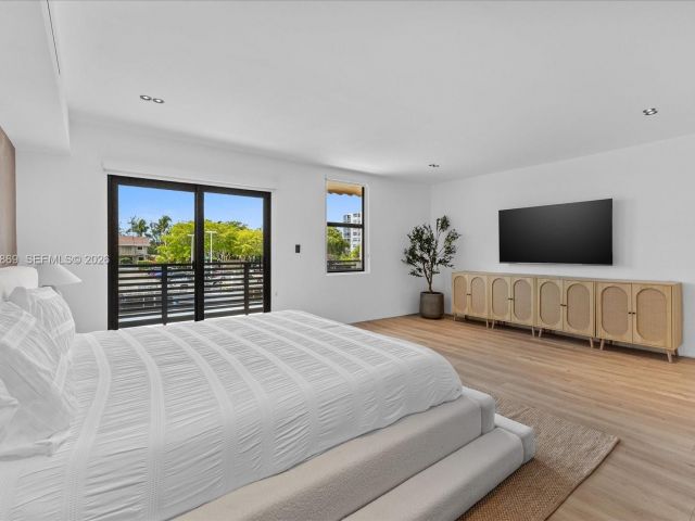 Home for rent at 3786 NE 167th St 49 - photo 7529164