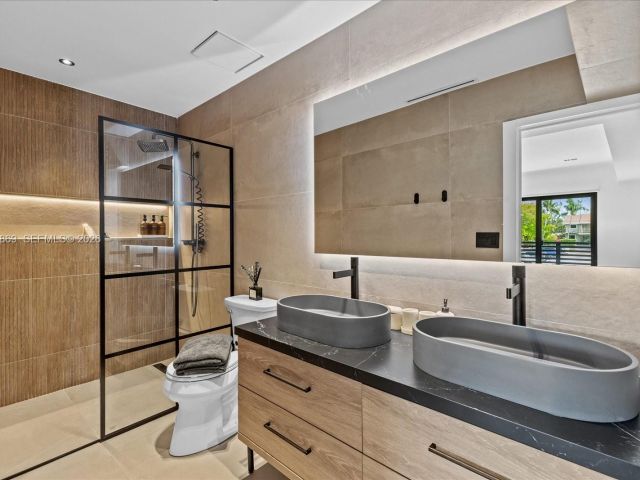 Home for rent at 3786 NE 167th St 49 - photo 7529165