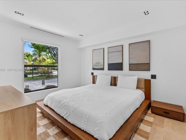 Home for rent at 3786 NE 167th St 49 - photo 7529167