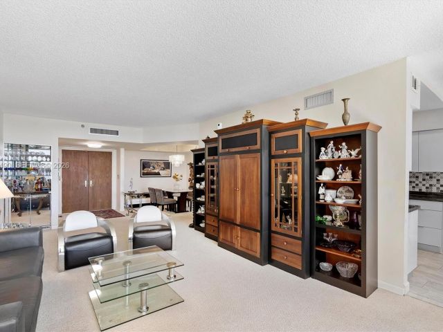 Apartment for sale  Unit #1712 - photo 7530994