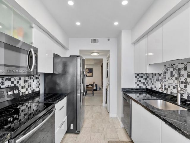 Apartment for sale  Unit #1712 - photo 7530999