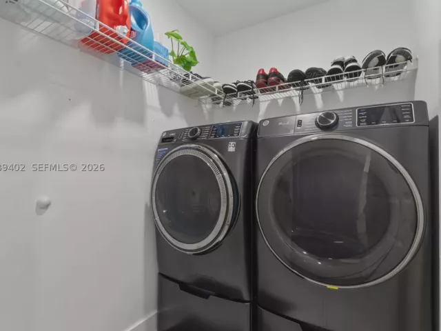 4-bedroom home for sale in Miami - 14052 SW 167th Ter - MondialRealty