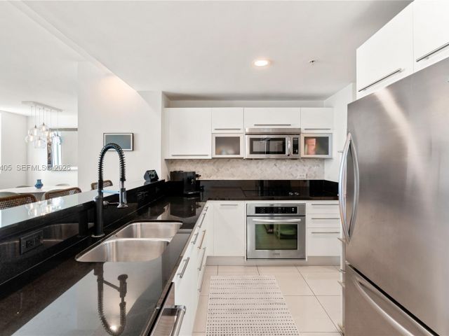 Apartment for rent  Unit #1703 - photo 7534301