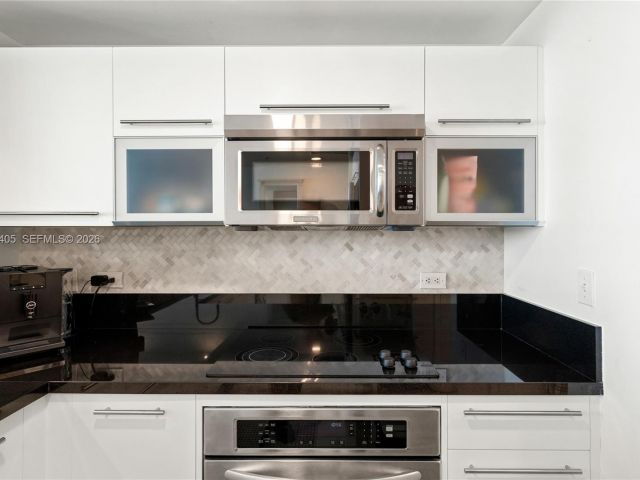 Apartment for rent  Unit #1703 - photo 7534302