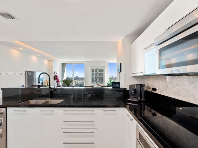 Apartment for rent  Unit #1703 - photo 7534303