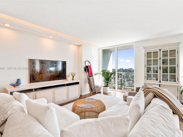 Apartment for rent  Unit #1703 - photo 7534306