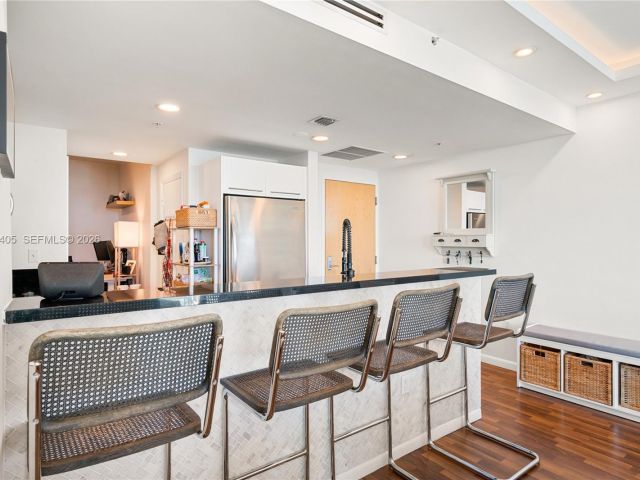 Apartment for rent  Unit #1703 - photo 7534308