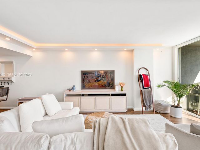 Apartment for rent  Unit #1703 - photo 7534309