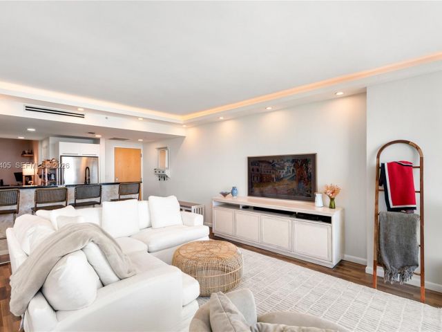 Apartment for rent  Unit #1703 - photo 7534310