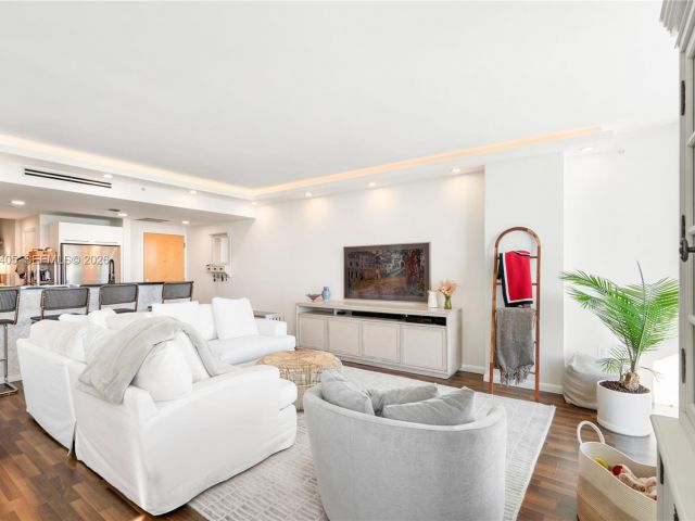 Apartment for rent  Unit #1703 - photo 7534317