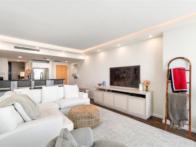 Apartment for rent  Unit #1703 - photo 7534318