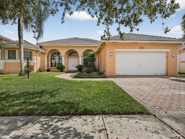 5-bedroom home for sale in Pembroke Pines - 1845 NW 139th Ter - MondialRealty