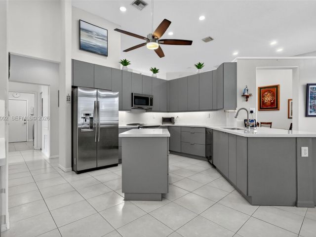 5-bedroom home for sale in Pembroke Pines - 1845 NW 139th Ter - MondialRealty