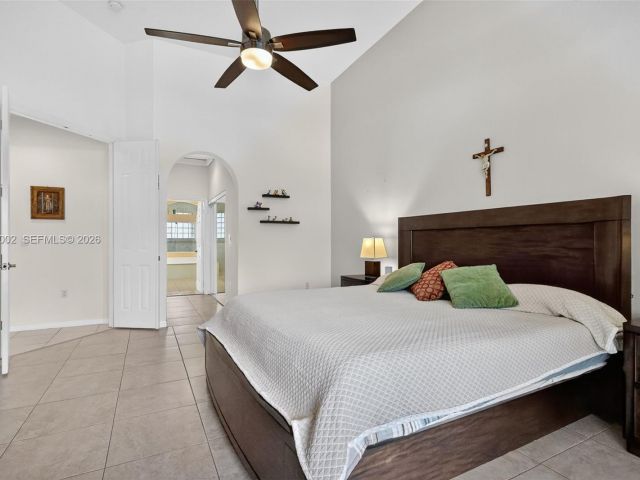 5-bedroom home for sale in Pembroke Pines - 1845 NW 139th Ter - MondialRealty