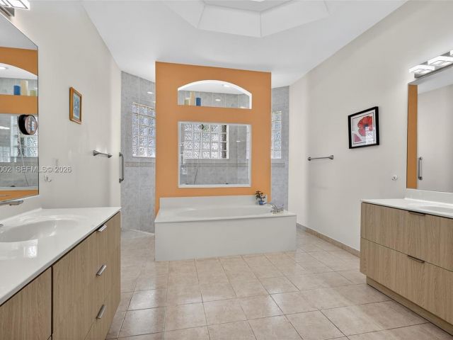 5-bedroom home for sale in Pembroke Pines - 1845 NW 139th Ter - MondialRealty