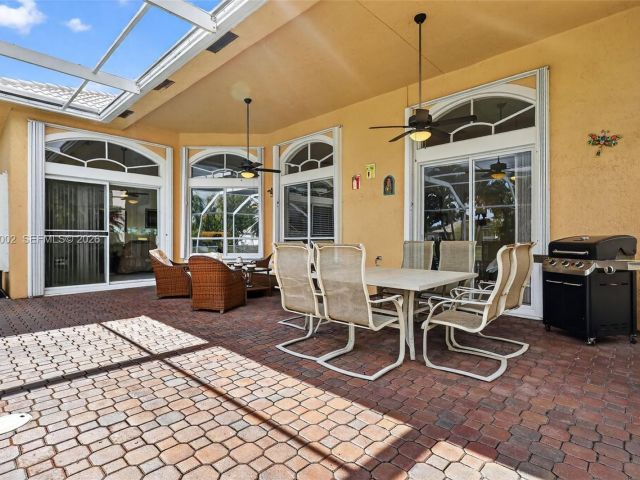 5-bedroom home for sale in Pembroke Pines - 1845 NW 139th Ter - MondialRealty