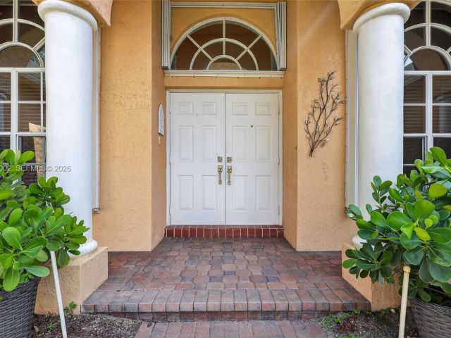 5-bedroom home for sale in Pembroke Pines - 1845 NW 139th Ter - MondialRealty