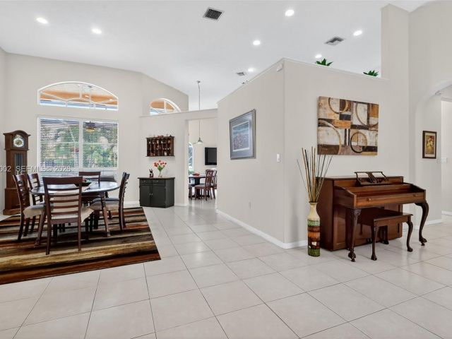 5-bedroom home for sale in Pembroke Pines - 1845 NW 139th Ter - MondialRealty