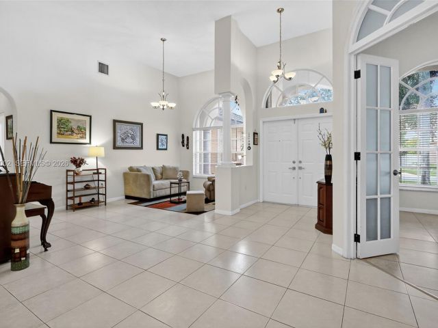 5-bedroom home for sale in Pembroke Pines - 1845 NW 139th Ter - MondialRealty