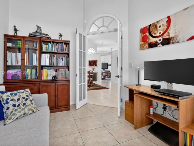 5-bedroom home for sale in Pembroke Pines - 1845 NW 139th Ter - MondialRealty