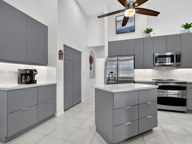 5-bedroom home for sale in Pembroke Pines - 1845 NW 139th Ter - MondialRealty