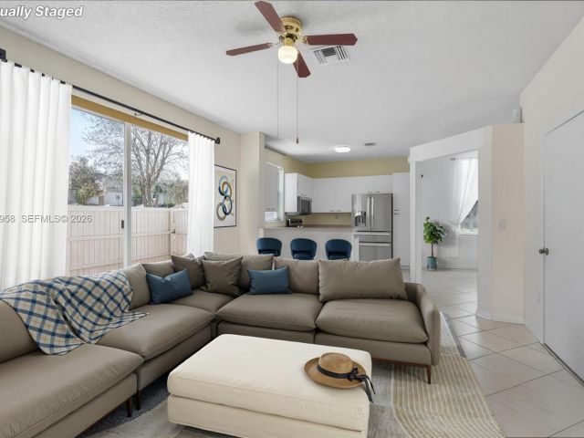 3-bedroom home for sale in Pembroke Pines - 15462 NW 14th Ct - MondialRealty