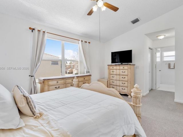 3-bedroom home for sale in Pembroke Pines - 15462 NW 14th Ct - MondialRealty