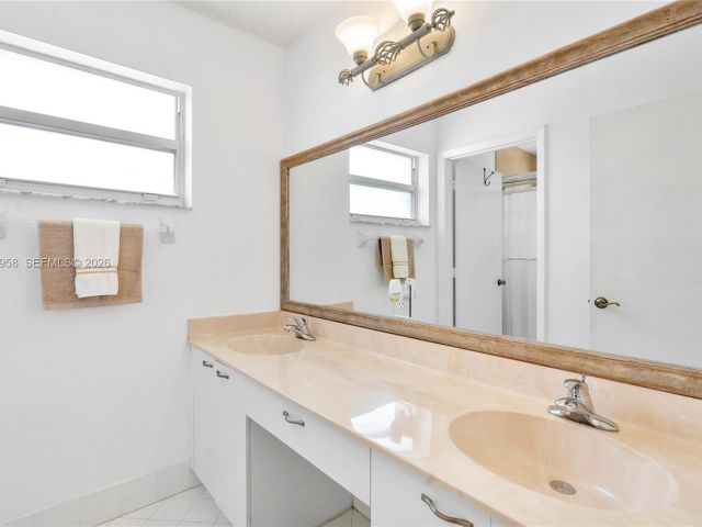 3-bedroom home for sale in Pembroke Pines - 15462 NW 14th Ct - MondialRealty